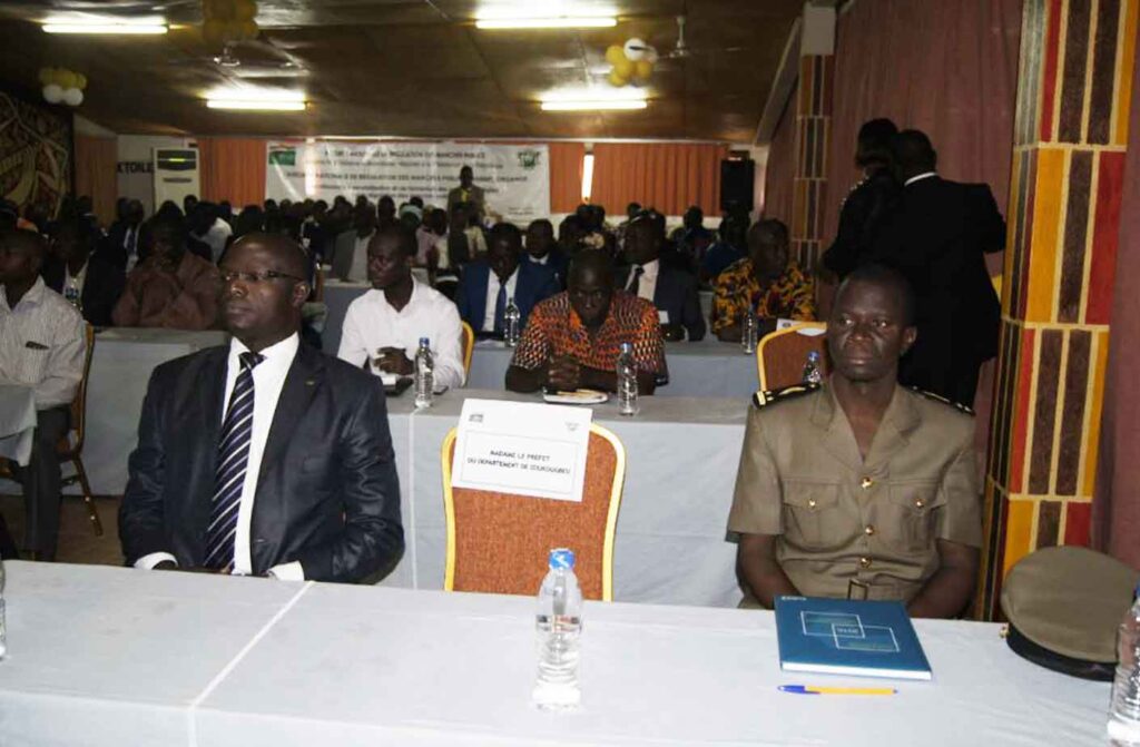 Mission de sensibilisation et de formation des acteurs en région sur la régulation des marchés publics- étape de DALOA du 10 mars 2016