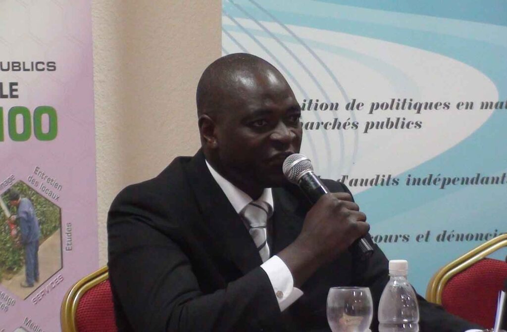 L’ANRMP en tournée de sensibilisation et de formation des acteurs de la commande publique en région sur la régulation des marchés publics Abengourou – 18 octobre 2012