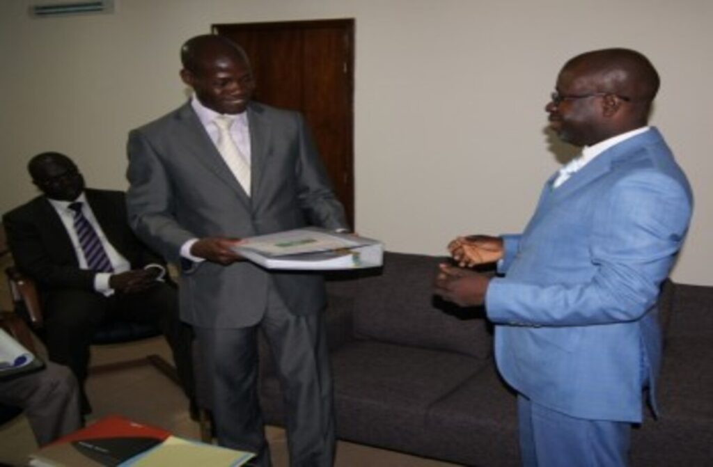 Passation de charge à l’ANRMP entre le Secrétaire Général sortant et le Secrétaire Général par intérim – 15 juin 2012