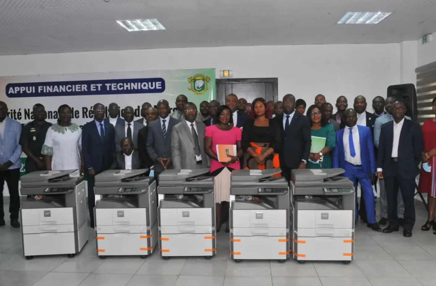 Marchés Publics : remise de copieurs aux Cellules de passation de marchés des ministères – 23 juillet 2021