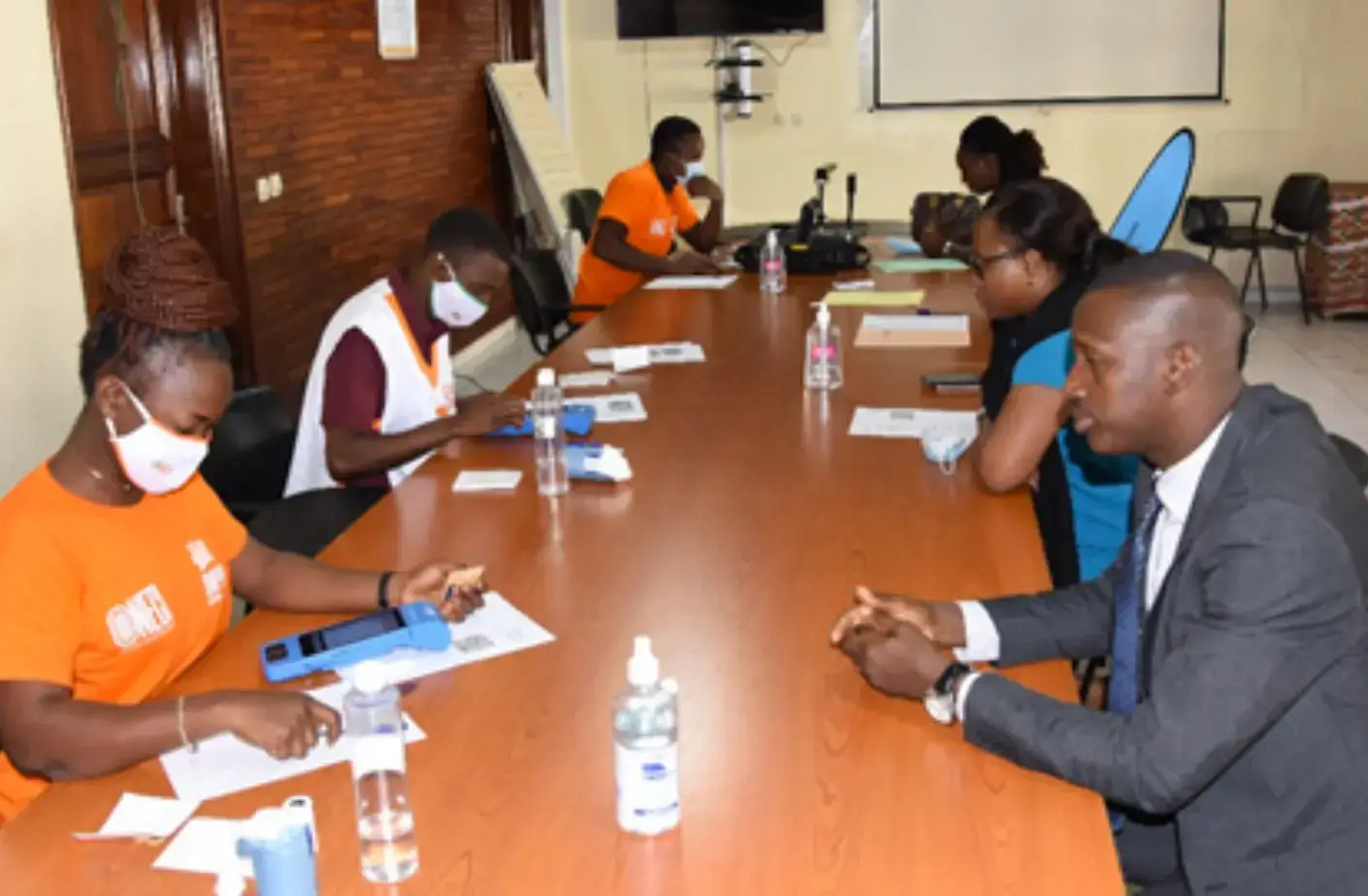 Renouvellement des cartes nationales d’identité : Le Président de l’ ANRMP déploie une équipe de l’ONECI pour l’enrôlement de ses collaborateurs – Mardi 16 Juin 2020