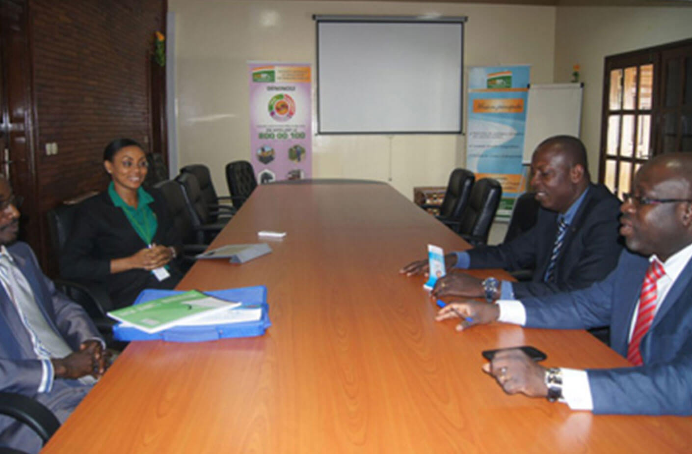 Visite au siège de l’ANRMP de M. DOUCOURE Djiri, Chef du Département Statistiques, Documentation et Information à l’Autorité de Régulation des Marchés Publics et des Délégations de Services Publics (ARMDS) du MALI, le vendredi 26 Avril 2013