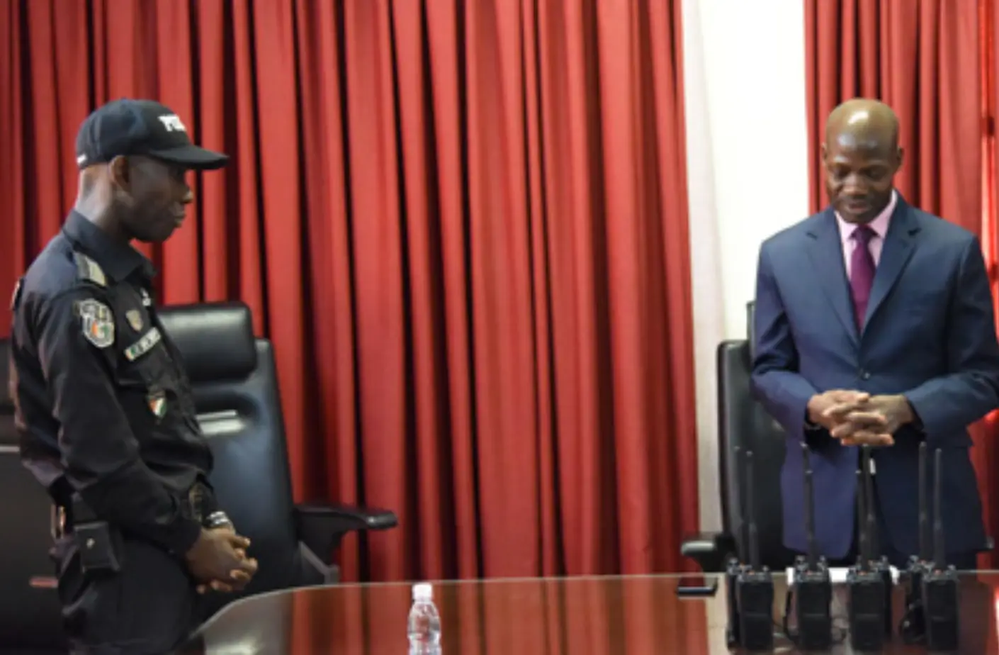 Remise officielle de radios vhf portatives aux agents de la BSP en détachement à l’ANRMP – MARDI 07 AVRIL 2020