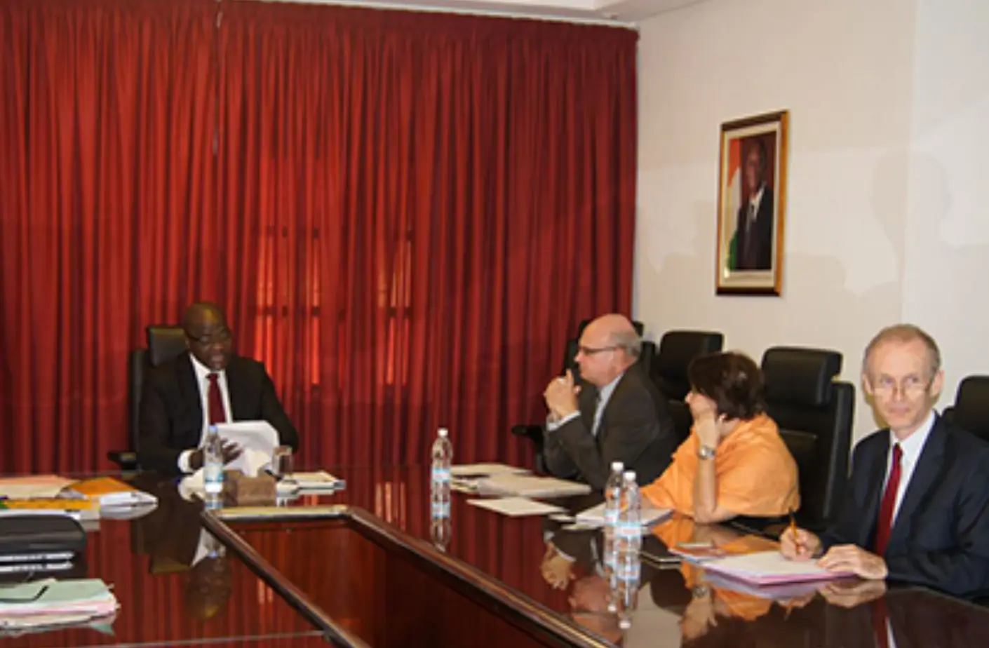 Une délégation de l’Agence Française de Développement effectue une visite de travail à l’Autorité de régulation -25 novembre 2016