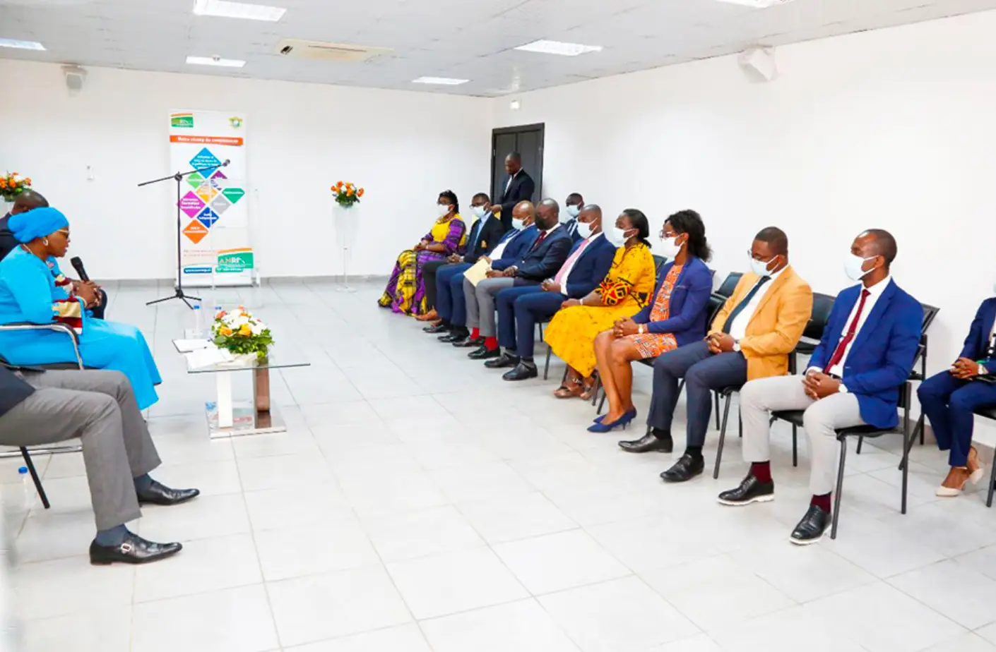 Les collaborateurs de l’ANRMP présentent leurs vœux à la Présidente du Conseil de Régulation – vendredi 18 février 2022