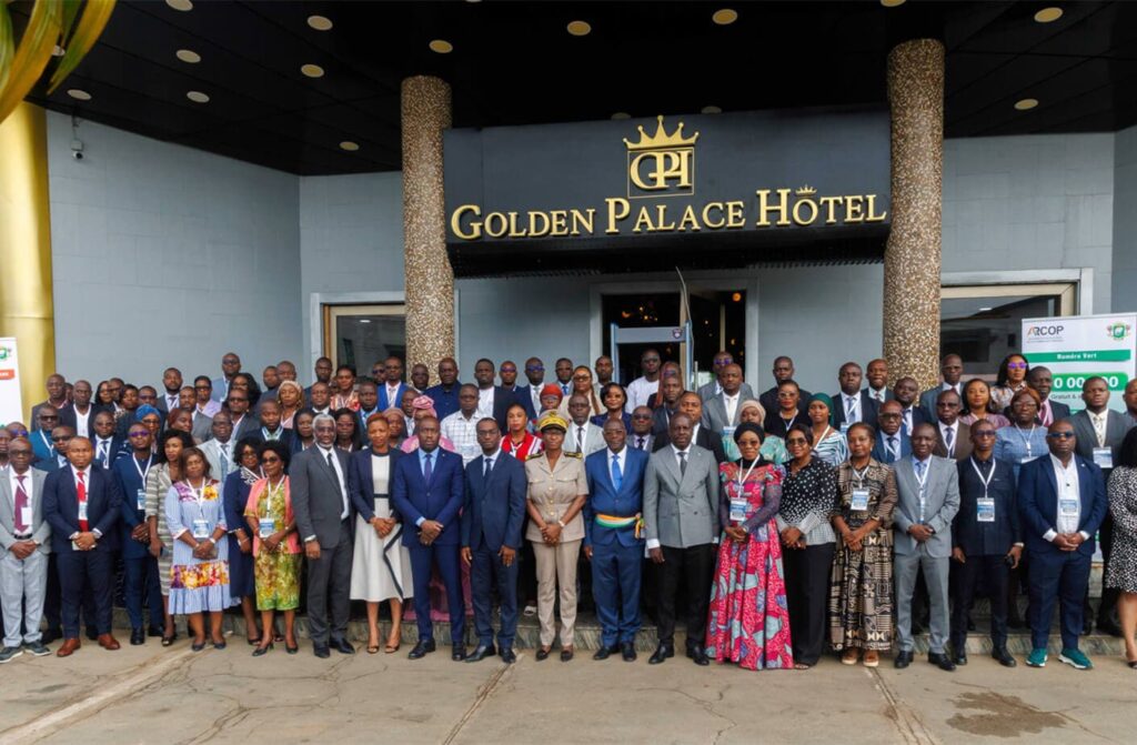 Photo-Professionnalisation des acteurs des marchés publics : la promotion 2024 du programme d’accréditation professionnelle reçoit ses certificats MSPM