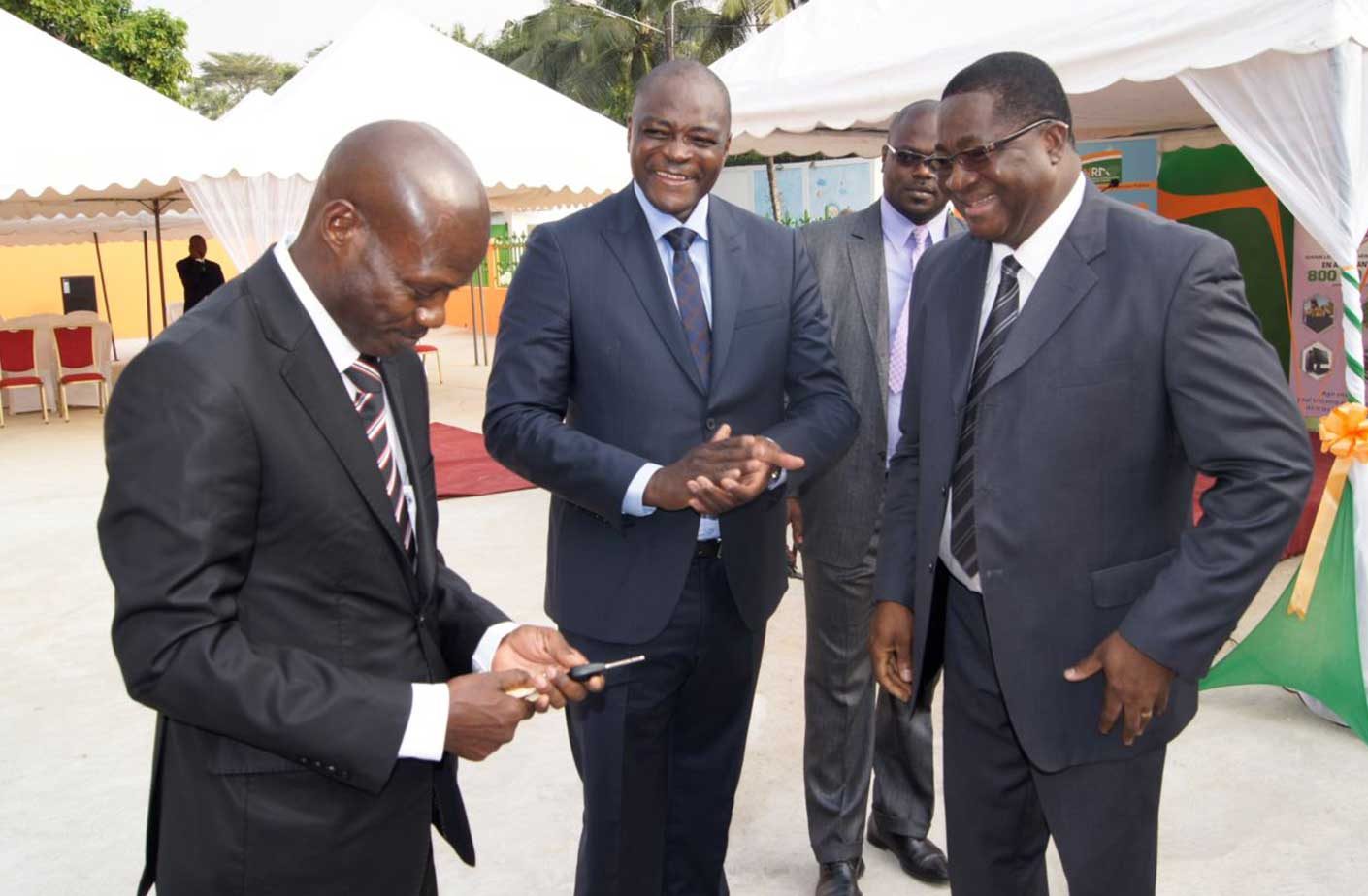 16-ceremonie-de-remise-de-vehicules-au-dgbf