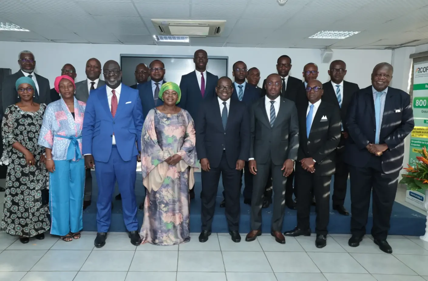 illustrationnote-dinformationle-ministre-directeur-de-cabinet-du-president-de-la-republique-echange-avec-les-dirigeants-de-larcop-1-1